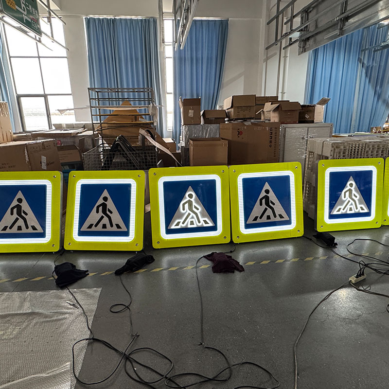 Ішкі жарықтандырылған жаяу жүргіншілер өткелінің белгілері