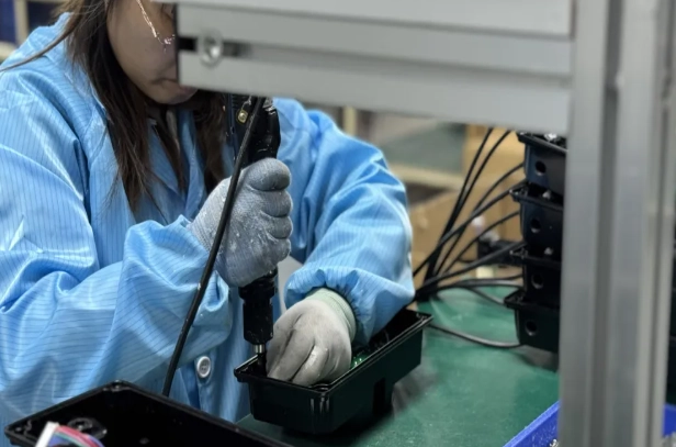 Пластикалық корпусы бар FAMA дыбыстық жаяу жүргіншілер сигналдары қараша айында сатылған 7500 бірлікке жетеді, 1000-нан астам қиылыстарда орналастырылды. Пластикалық корпусы бар FAMA дыбыстық жаяу жүргіншілер сигналдары қараша айында сатылған 7500 бірлікке жетеді, 1000-нан астам қиылыстарда орналастырылды.